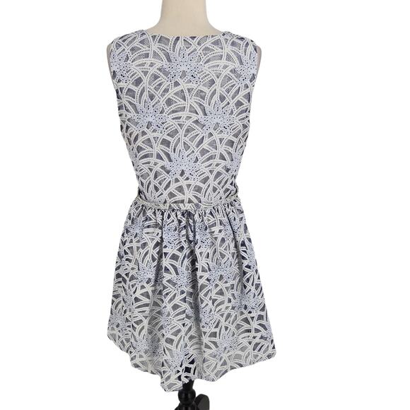 Yumi Lace dress Blue & White Fit & Flare Size US 8 - Picture 4 of 5